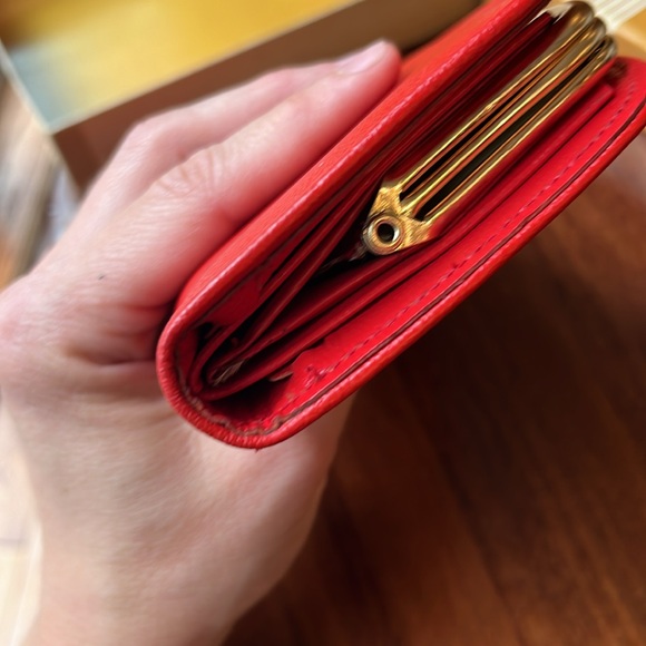 Stunning Red Leather Wallet - Picture 10 of 11